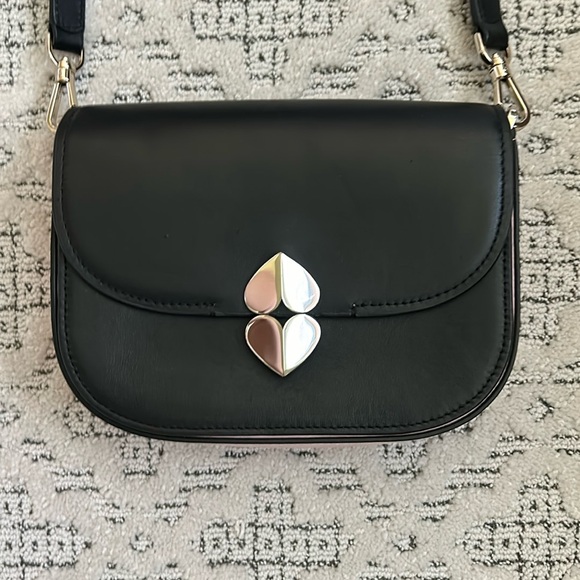 Kate Spade small purse. ♠️♥️ - Picture 1 of 6